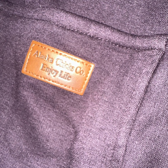 Alaska Chicks Black Hoodie with buttons size medium - Picture 5 of 6